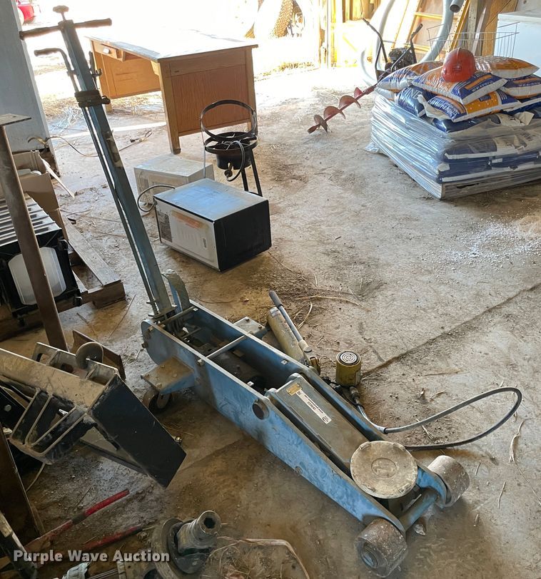 image for item IX9622 (2) floor jacks