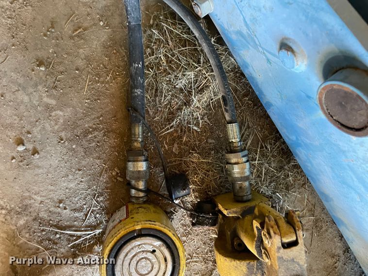 image for item IX9622 (2) floor jacks