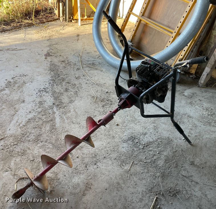 image for item IX9629 Tecumseh Centura  post hole auger