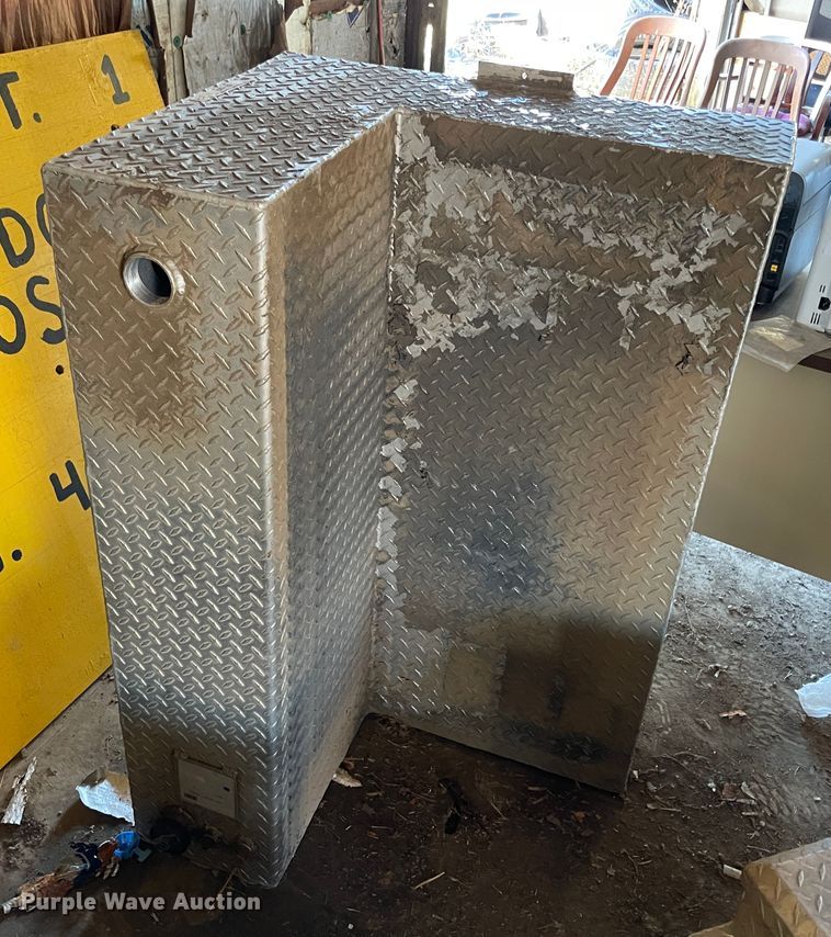 image for item IX9633 Fuel tank