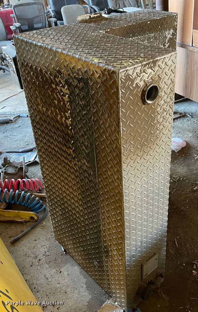 image for item IX9633 Fuel tank