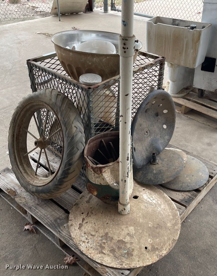 image for item IY9781 Tools