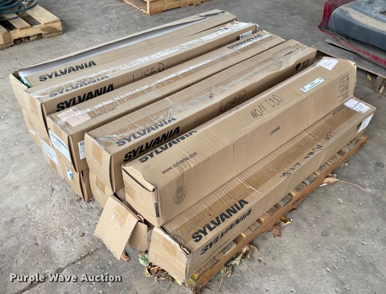 image for item IY9791 Approximately 275 T8 fluorescent bulbs