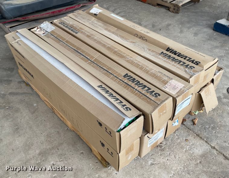 image for item IY9791 Approximately 275 T8 fluorescent bulbs