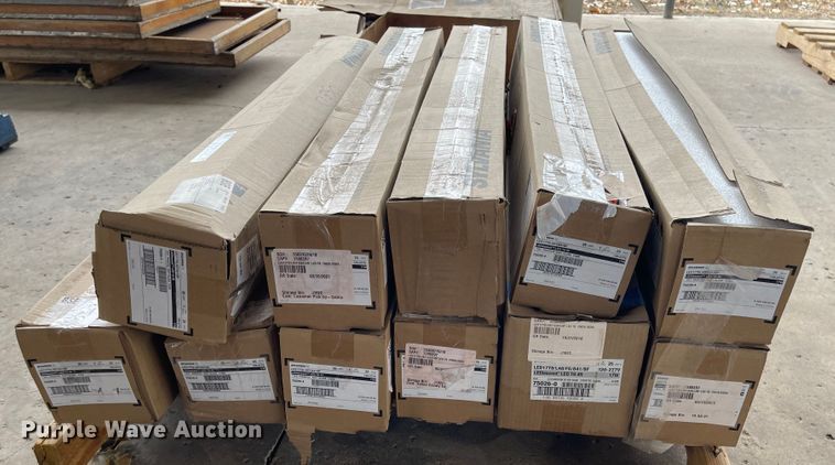 image for item IY9791 Approximately 275 T8 fluorescent bulbs