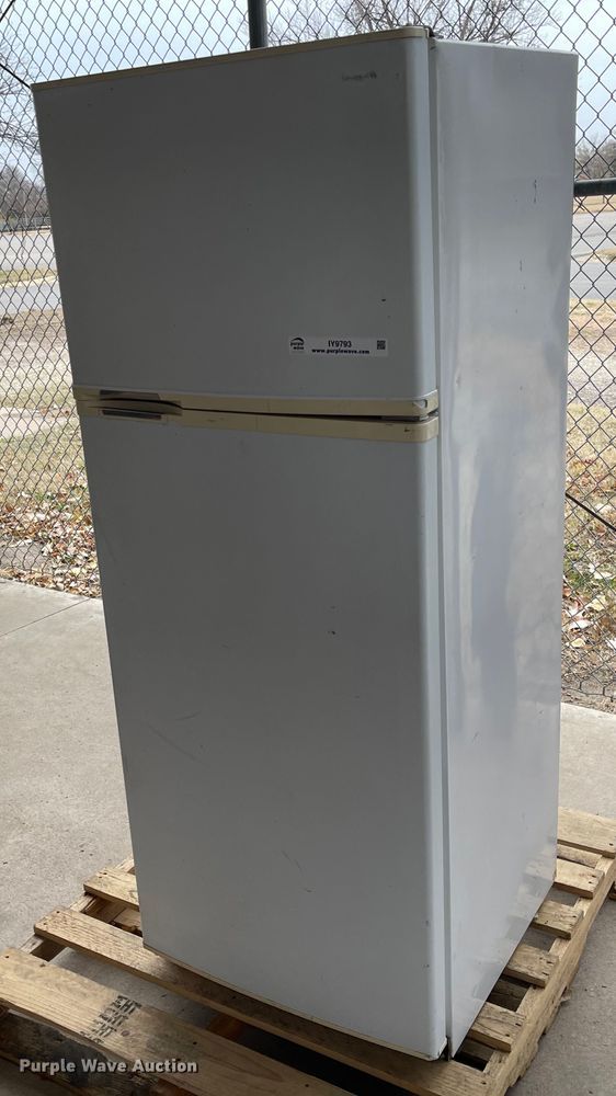 image for item IY9793 Refrigerator