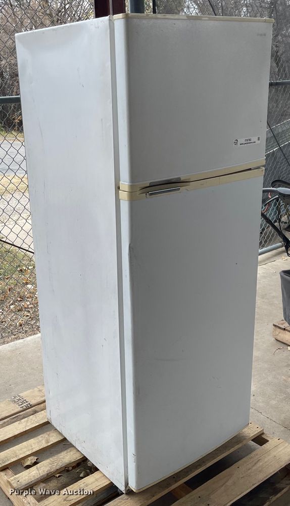 image for item IY9793 Refrigerator