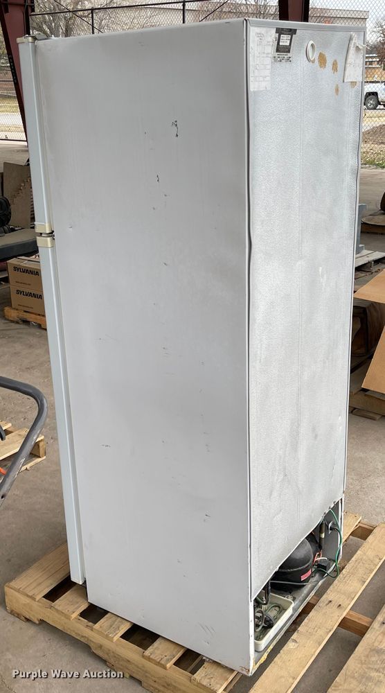 image for item IY9793 Refrigerator