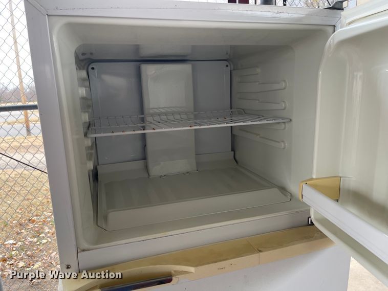 image for item IY9793 Refrigerator