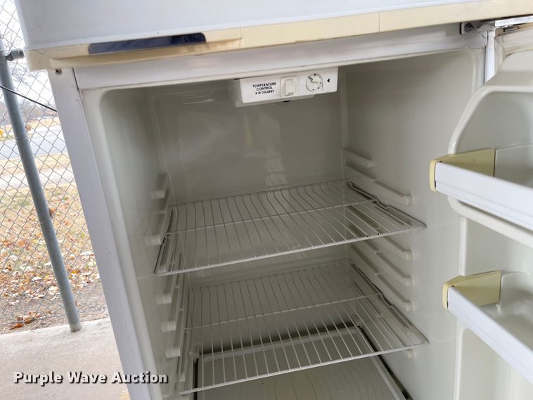image for item IY9793 Refrigerator