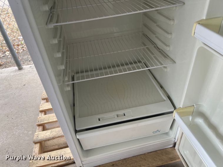 image for item IY9793 Refrigerator