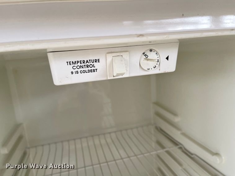 image for item IY9793 Refrigerator