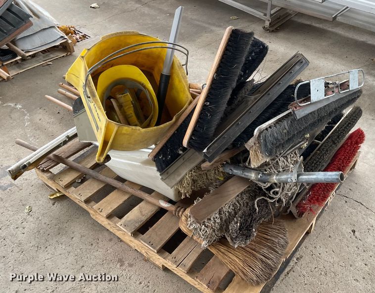 image for item IY9798 Cleaning equipment