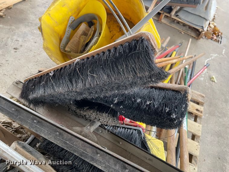 image for item IY9798 Cleaning equipment