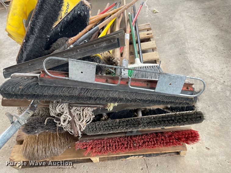 image for item IY9798 Cleaning equipment