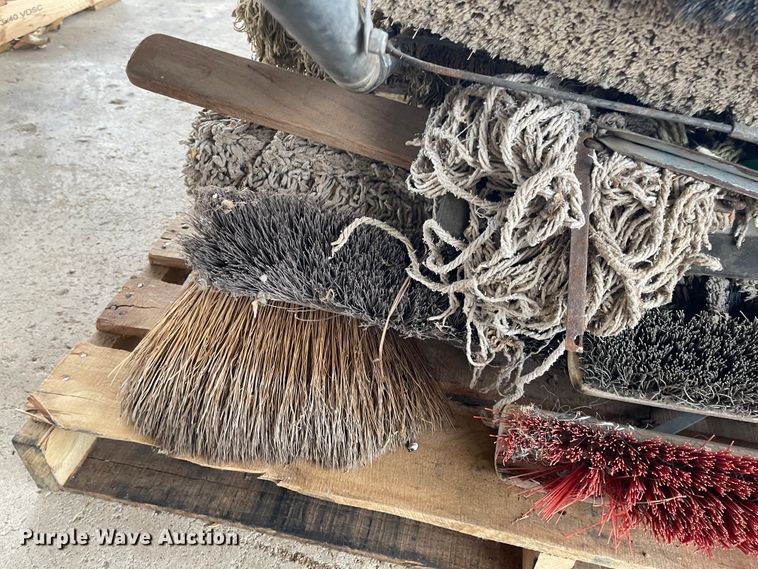 image for item IY9798 Cleaning equipment