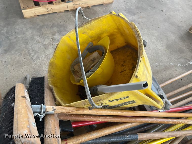 image for item IY9798 Cleaning equipment