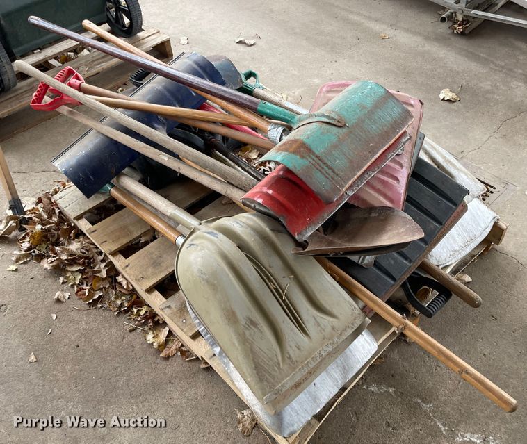 image for item IY9799 Approximately 18 shovels