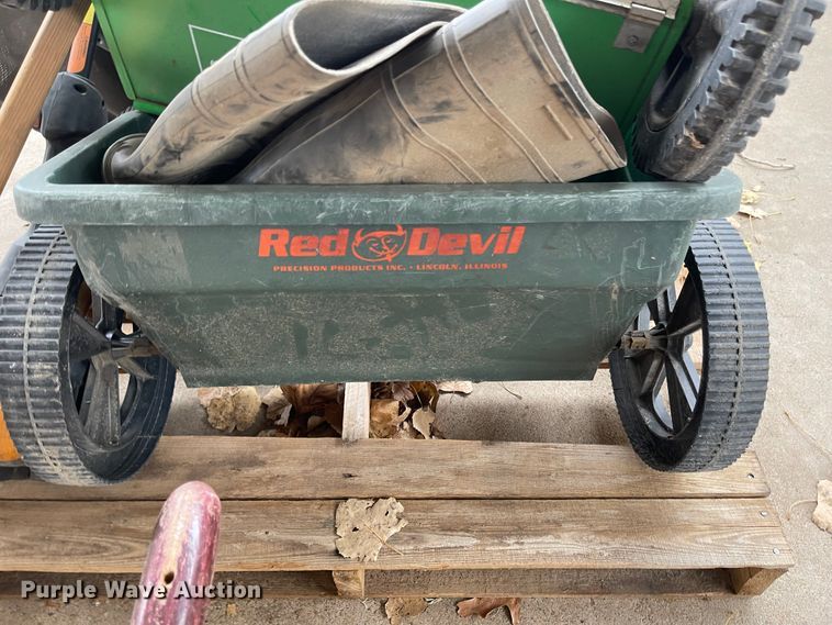 image for item IY9800 Lawn and garden equipment