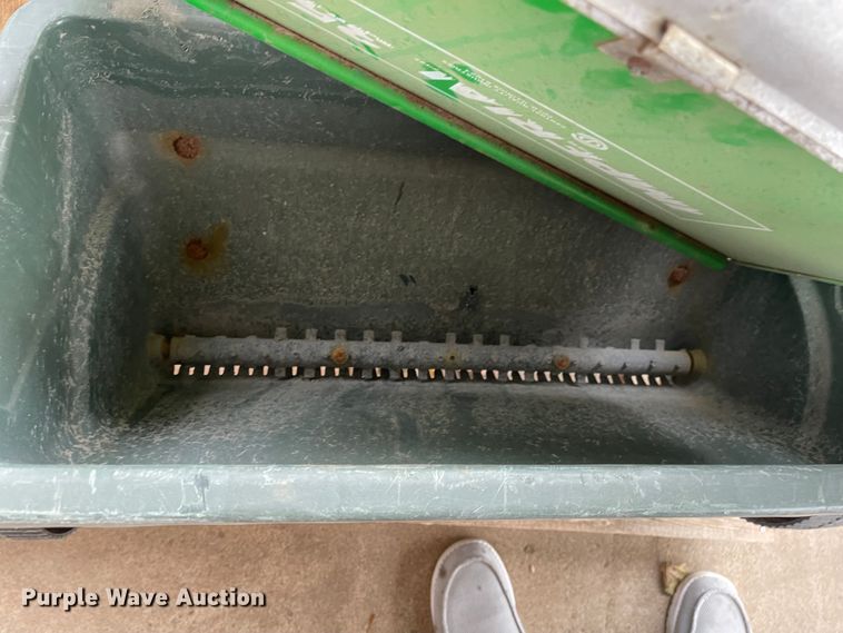 image for item IY9800 Lawn and garden equipment