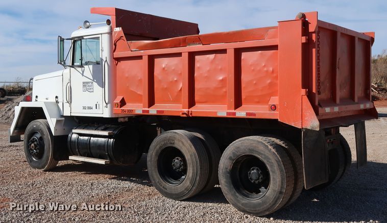 image for item JP9318 1983 Am General M915A1  dump truck