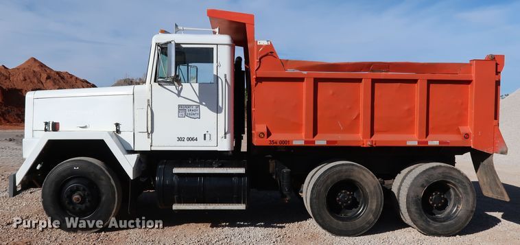 image for item JP9318 1983 Am General M915A1  dump truck