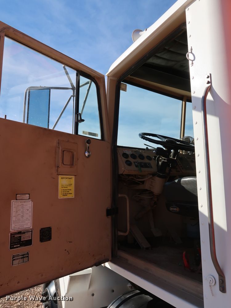 image for item JP9318 1983 Am General M915A1  dump truck