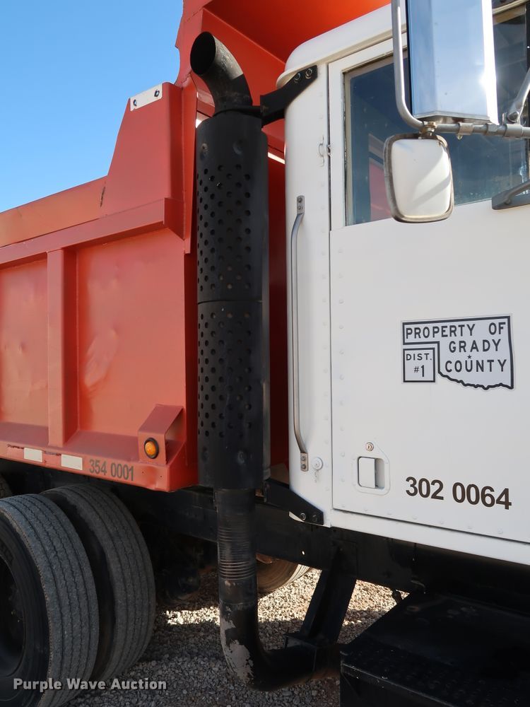 image for item JP9318 1983 Am General M915A1  dump truck