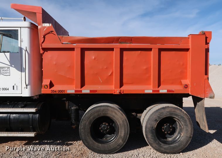 image for item JP9318 1983 Am General M915A1  dump truck