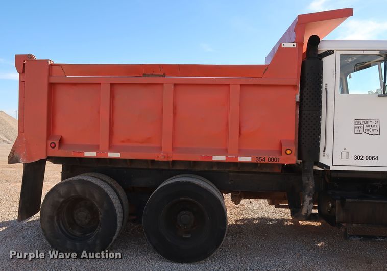 image for item JP9318 1983 Am General M915A1  dump truck