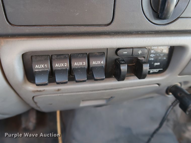 image for item JP9320 2007 Ford F450 Super Duty XL  Crew Cab dump flatbed truck