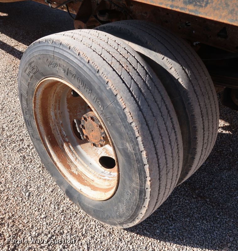 image for item JP9320 2007 Ford F450 Super Duty XL  Crew Cab dump flatbed truck