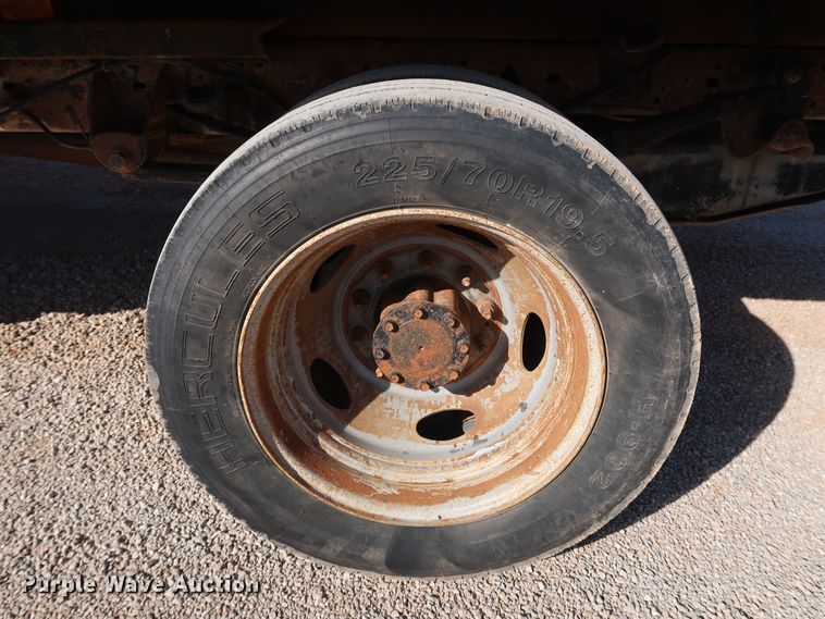 image for item JP9320 2007 Ford F450 Super Duty XL  Crew Cab dump flatbed truck