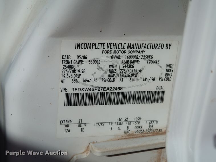 image for item JP9320 2007 Ford F450 Super Duty XL  Crew Cab dump flatbed truck