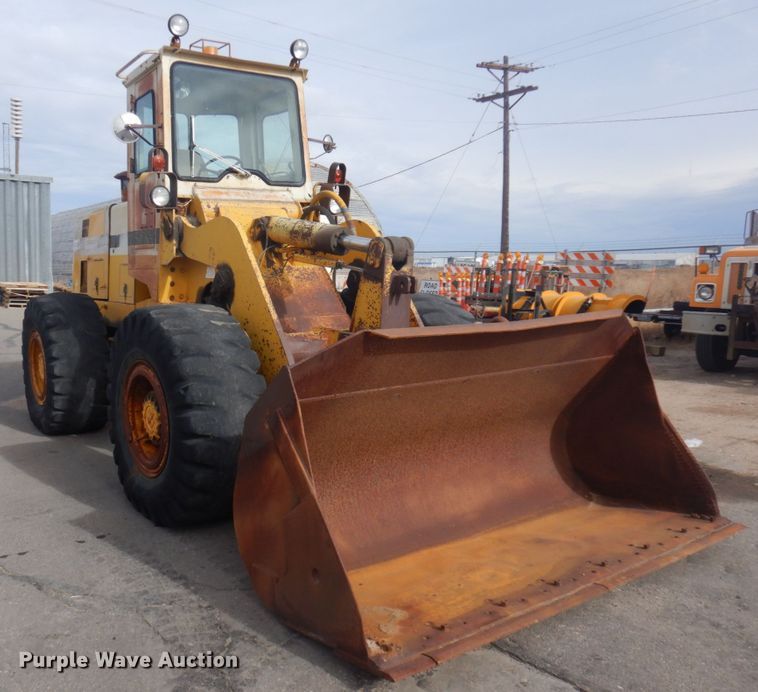 image for item JZ9788 1975 International 530  wheel loader
