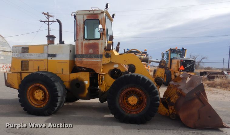 image for item JZ9788 1975 International 530  wheel loader