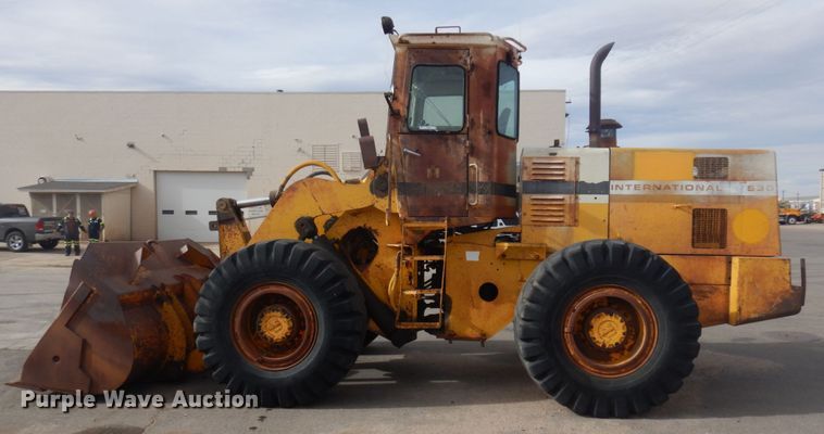 image for item JZ9788 1975 International 530  wheel loader