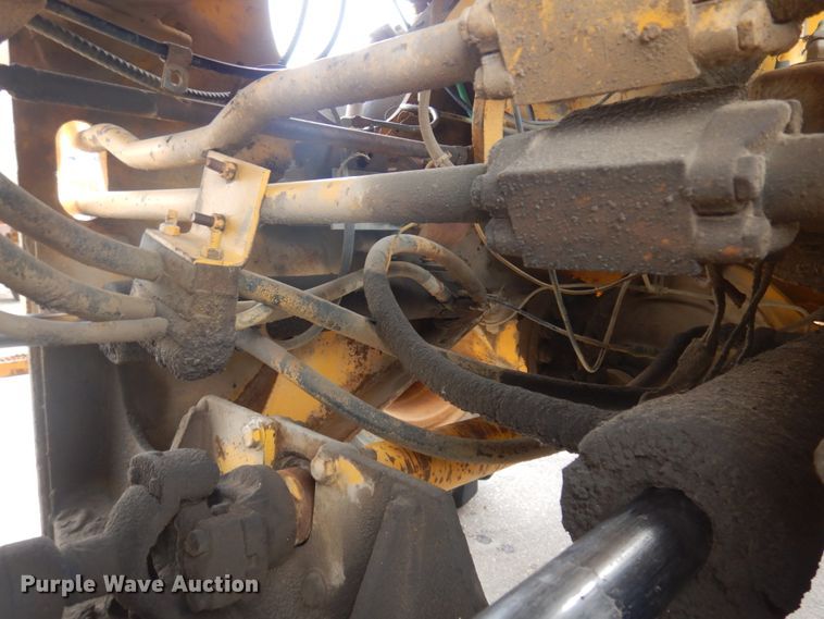 image for item JZ9788 1975 International 530  wheel loader