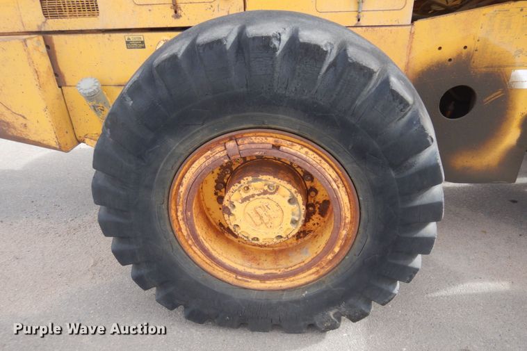 image for item JZ9788 1975 International 530  wheel loader