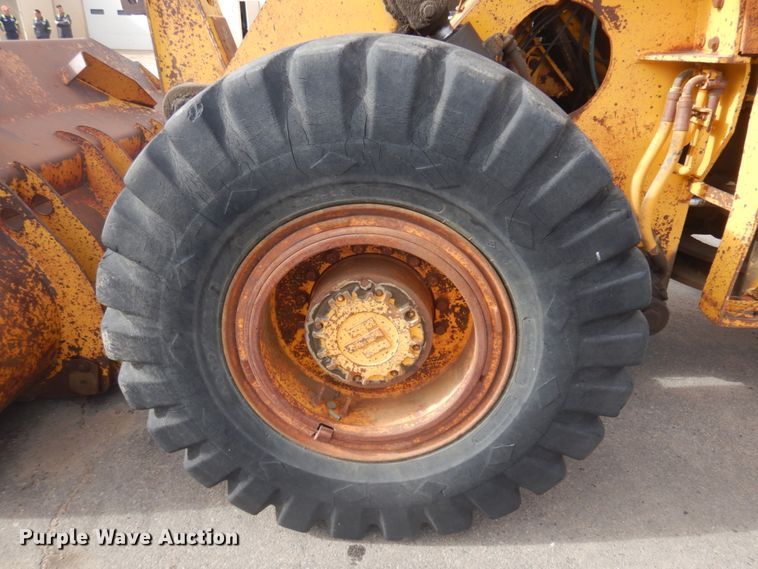 image for item JZ9788 1975 International 530  wheel loader