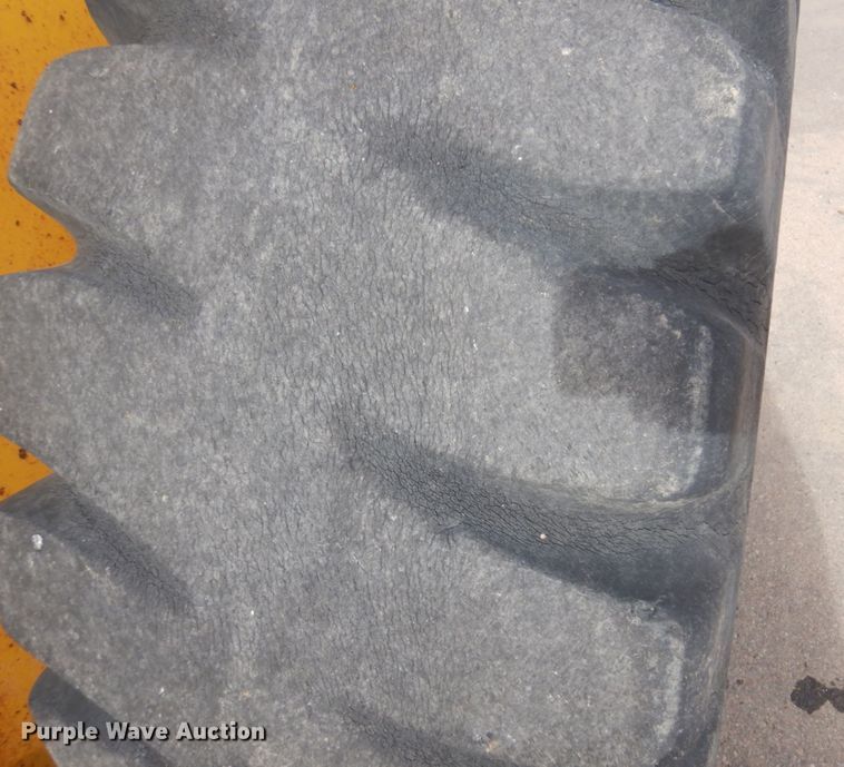 image for item JZ9788 1975 International 530  wheel loader