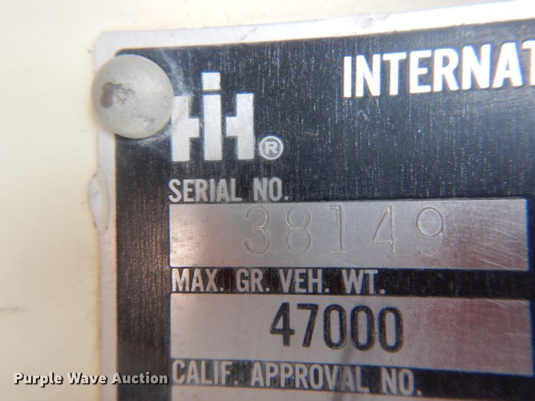 image for item JZ9788 1975 International 530  wheel loader