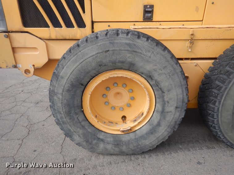 image for item JZ9790 2010 Volvo G946  motor grader