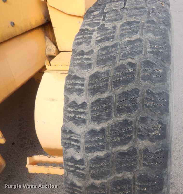 image for item JZ9790 2010 Volvo G946  motor grader