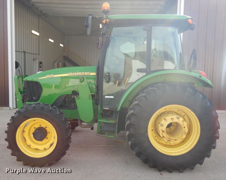 image for item KK9701 2007 John Deere 5525  MFWD tractor