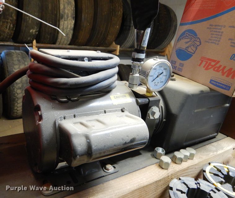 image for item KO9158 Eaton T-420  hose crimper