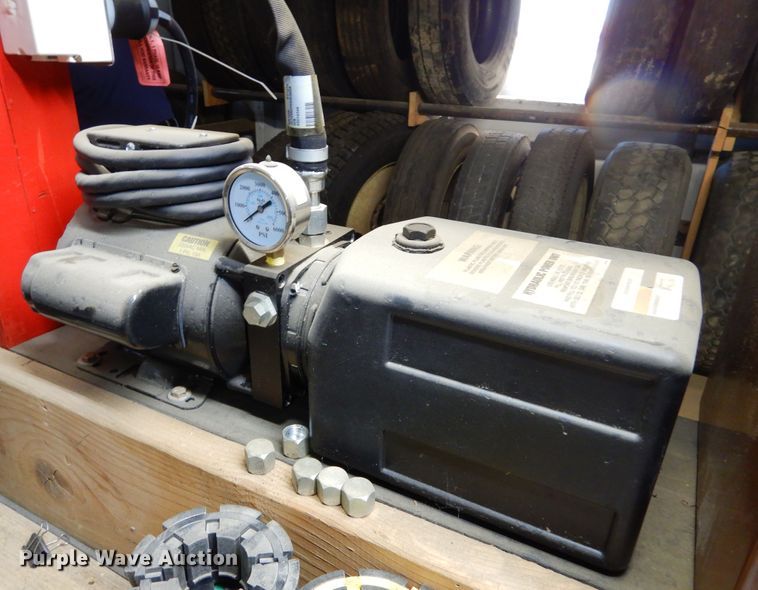 image for item KO9158 Eaton T-420  hose crimper