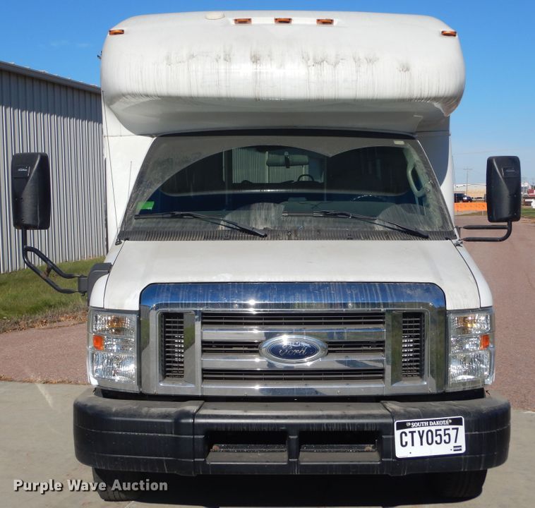 image for item KO9168 2009 Ford E450 Super Duty  shuttle bus