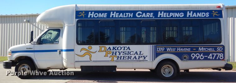 image for item KO9168 2009 Ford E450 Super Duty  shuttle bus