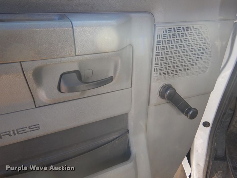 image for item KO9168 2009 Ford E450 Super Duty  shuttle bus